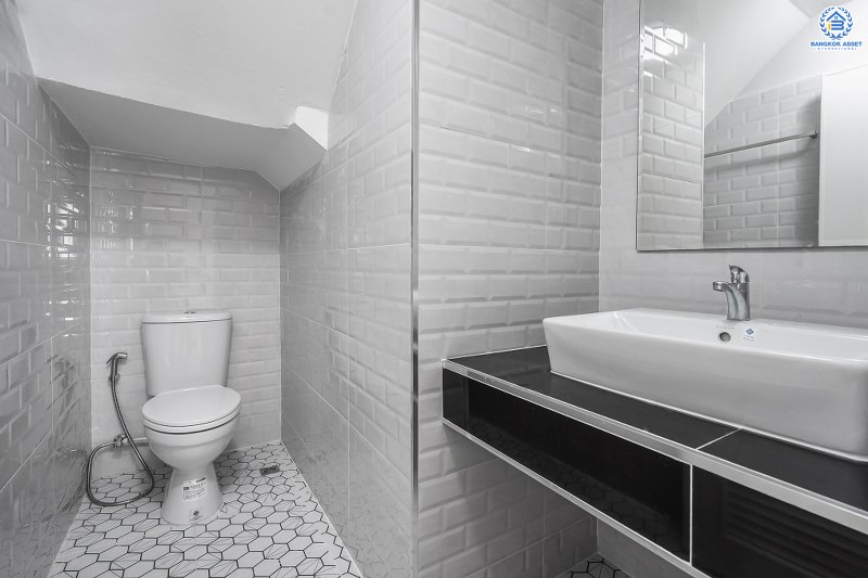 บ้านมือสองตกแต่งใหม่ ทำเลย่านเกษตร-นวมินทร์  ม.บ้านธันยกานต์ คุ้มค่า! พร้อมอยู่! เนื้อที่ 26.7 ตร.ว. ฟังก์ชั่นครบ! 4 ห้องนอน 3 ห้องน้ำ พื้นที่ใช้สอยมากกว่า 200 ตร.ม. บนทำเลคุณภาพ! ใจกลางห้างฯชั้นนำทั้ง The Walk เกษตรนวมินทร์, นวมินทร์ ซิตี้ อเวนิว , CDC ฯลฯ ใกล้จุดขึ้นทางด่วน "ฉลองรัช"