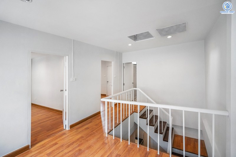 บ้านมือสองตกแต่งใหม่ ทำเลย่านเกษตร-นวมินทร์  ม.บ้านธันยกานต์ คุ้มค่า! พร้อมอยู่! เนื้อที่ 26.7 ตร.ว. ฟังก์ชั่นครบ! 4 ห้องนอน 3 ห้องน้ำ พื้นที่ใช้สอยมากกว่า 200 ตร.ม. บนทำเลคุณภาพ! ใจกลางห้างฯชั้นนำทั้ง The Walk เกษตรนวมินทร์, นวมินทร์ ซิตี้ อเวนิว , CDC ฯลฯ ใกล้จุดขึ้นทางด่วน "ฉลองรัช"