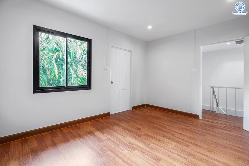 บ้านมือสองตกแต่งใหม่ ทำเลย่านเกษตร-นวมินทร์  ม.บ้านธันยกานต์ คุ้มค่า! พร้อมอยู่! เนื้อที่ 26.7 ตร.ว. ฟังก์ชั่นครบ! 4 ห้องนอน 3 ห้องน้ำ พื้นที่ใช้สอยมากกว่า 200 ตร.ม. บนทำเลคุณภาพ! ใจกลางห้างฯชั้นนำทั้ง The Walk เกษตรนวมินทร์, นวมินทร์ ซิตี้ อเวนิว , CDC ฯลฯ ใกล้จุดขึ้นทางด่วน "ฉลองรัช"