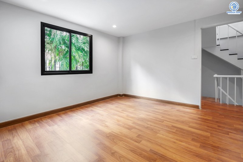 บ้านมือสองตกแต่งใหม่ ทำเลย่านเกษตร-นวมินทร์  ม.บ้านธันยกานต์ คุ้มค่า! พร้อมอยู่! เนื้อที่ 26.7 ตร.ว. ฟังก์ชั่นครบ! 4 ห้องนอน 3 ห้องน้ำ พื้นที่ใช้สอยมากกว่า 200 ตร.ม. บนทำเลคุณภาพ! ใจกลางห้างฯชั้นนำทั้ง The Walk เกษตรนวมินทร์, นวมินทร์ ซิตี้ อเวนิว , CDC ฯลฯ ใกล้จุดขึ้นทางด่วน "ฉลองรัช"