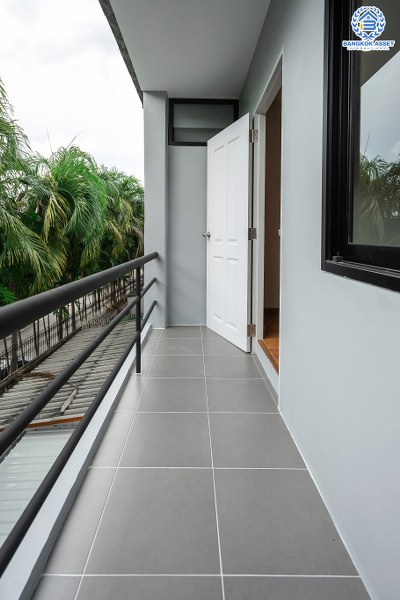 บ้านมือสองตกแต่งใหม่ ทำเลย่านเกษตร-นวมินทร์  ม.บ้านธันยกานต์ คุ้มค่า! พร้อมอยู่! เนื้อที่ 26.7 ตร.ว. ฟังก์ชั่นครบ! 4 ห้องนอน 3 ห้องน้ำ พื้นที่ใช้สอยมากกว่า 200 ตร.ม. บนทำเลคุณภาพ! ใจกลางห้างฯชั้นนำทั้ง The Walk เกษตรนวมินทร์, นวมินทร์ ซิตี้ อเวนิว , CDC ฯลฯ ใกล้จุดขึ้นทางด่วน "ฉลองรัช"