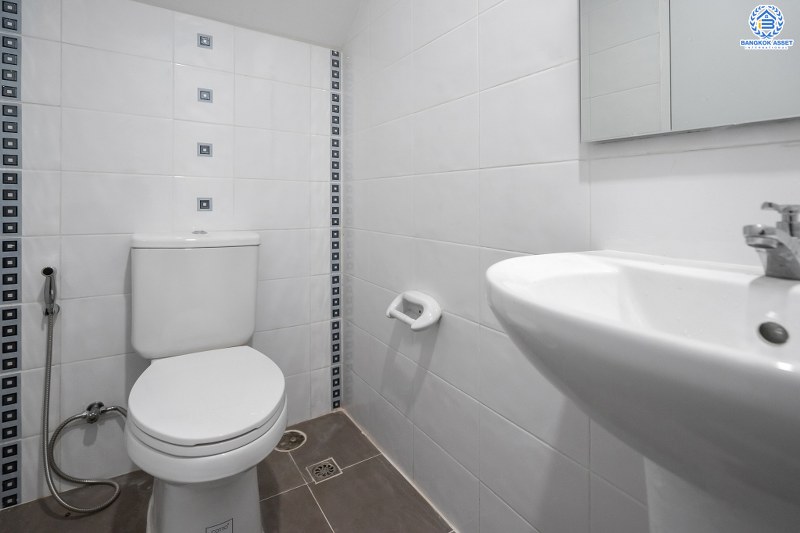 บ้านมือสองตกแต่งใหม่ ม.วิสต้าปาร์ค-แจ้งวัฒนะ แต่งครบ! สไตล์โมเดิร์น คุณภาพแบรนด์ SC Asset พร้อมอยู่ เนื้อที่ 22.8 ตร.ว. ฟังก์ชั่น 3 ห้องนอน 3 ห้องน้ำ พื้นที่ใช้สอยเกือบ 200 ตร.ม. บนทำเลคุณภาพ! ใกล้เซ็นทรัลฯ และจุดขึ้นทางด่วน แจ้งวัฒนะ ....ความคุ้มค่า ที่พลาดไม่ได้!