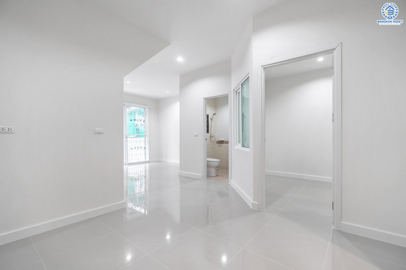 บ้านมือสองตกแต่งใหม่ ทำเลโซนเมือง ม.กัสโต้ ท่าน้ำนนท์-พระราม5 เนื้อที่ 18.2 ตร.ว. ฟังก์ชั่นเหนือกว่าถึง 4 ห้องนอน 2 ห้องน้ำ ครบครันทั้งครัวเคาน์เตอร์ และที่จอดรถ บนเดินทางสะดวก ใกล้สะพานพะราม5 และสะพานมหาเจษฎาบดินทร์ฯ ราคาคุ้มที่สุดในย่านนี้!!