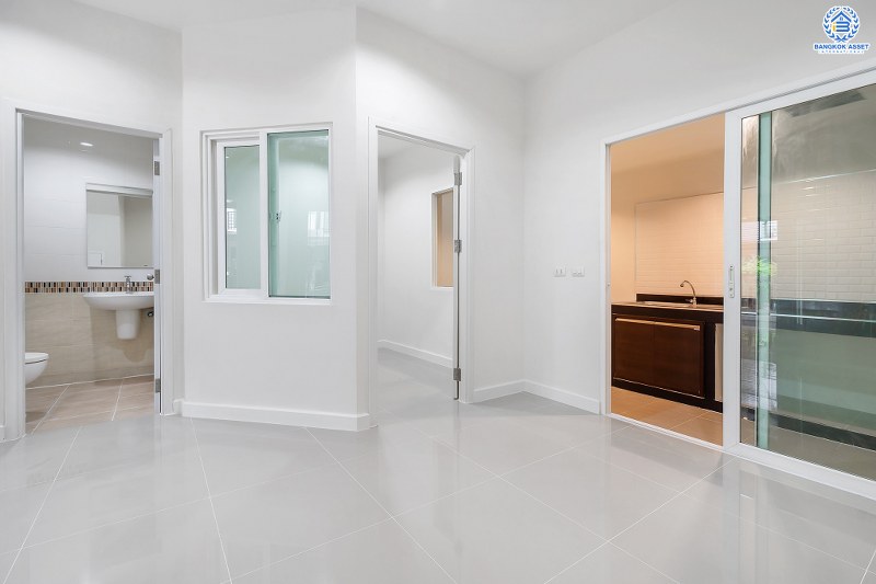 บ้านมือสองตกแต่งใหม่ ทำเลโซนเมือง ม.กัสโต้ ท่าน้ำนนท์-พระราม5 เนื้อที่ 18.2 ตร.ว. ฟังก์ชั่นเหนือกว่าถึง 4 ห้องนอน 2 ห้องน้ำ ครบครันทั้งครัวเคาน์เตอร์ และที่จอดรถ บนเดินทางสะดวก ใกล้สะพานพะราม5 และสะพานมหาเจษฎาบดินทร์ฯ ราคาคุ้มที่สุดในย่านนี้!!