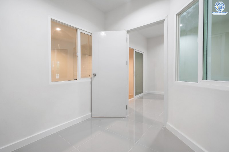 บ้านมือสองตกแต่งใหม่ ทำเลโซนเมือง ม.กัสโต้ ท่าน้ำนนท์-พระราม5 เนื้อที่ 18.2 ตร.ว. ฟังก์ชั่นเหนือกว่าถึง 4 ห้องนอน 2 ห้องน้ำ ครบครันทั้งครัวเคาน์เตอร์ และที่จอดรถ บนเดินทางสะดวก ใกล้สะพานพะราม5 และสะพานมหาเจษฎาบดินทร์ฯ ราคาคุ้มที่สุดในย่านนี้!!