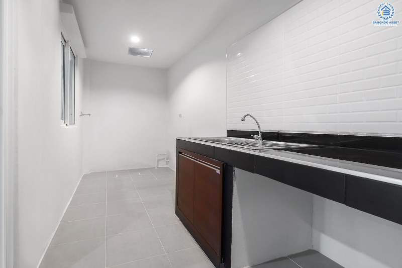 บ้านมือสองตกแต่งใหม่ ทำเลโซนเมือง ม.กัสโต้ ท่าน้ำนนท์-พระราม5 เนื้อที่ 18.2 ตร.ว. ฟังก์ชั่นเหนือกว่าถึง 4 ห้องนอน 2 ห้องน้ำ ครบครันทั้งครัวเคาน์เตอร์ และที่จอดรถ บนเดินทางสะดวก ใกล้สะพานพะราม5 และสะพานมหาเจษฎาบดินทร์ฯ ราคาคุ้มที่สุดในย่านนี้!!