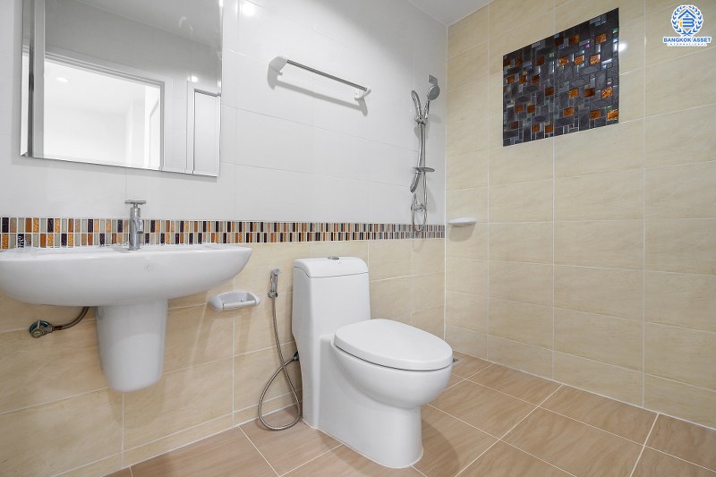 บ้านมือสองตกแต่งใหม่ ทำเลโซนเมือง ม.กัสโต้ ท่าน้ำนนท์-พระราม5 เนื้อที่ 18.2 ตร.ว. ฟังก์ชั่นเหนือกว่าถึง 4 ห้องนอน 2 ห้องน้ำ ครบครันทั้งครัวเคาน์เตอร์ และที่จอดรถ บนเดินทางสะดวก ใกล้สะพานพะราม5 และสะพานมหาเจษฎาบดินทร์ฯ ราคาคุ้มที่สุดในย่านนี้!!