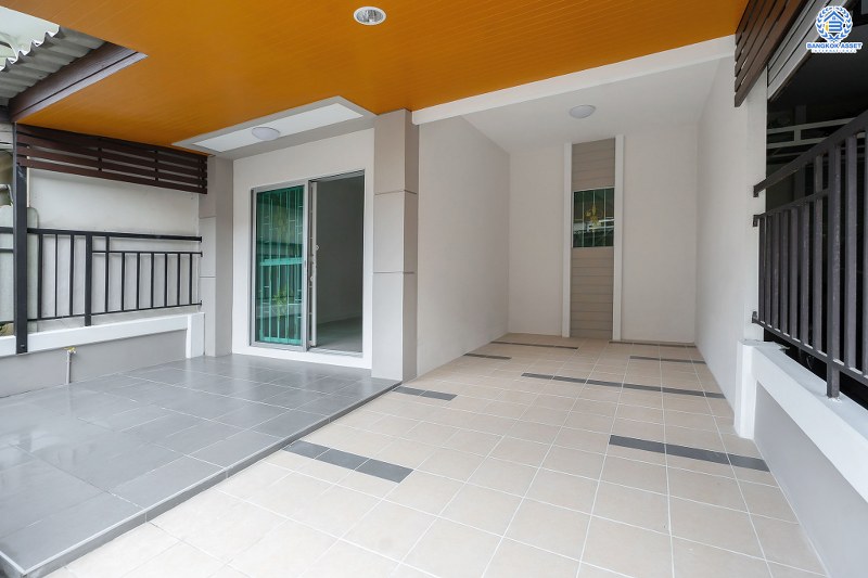 บ้านมือสองตกแต่งใหม่ ทำเลติดถนนราชพฤกษ์ ใกล้วงเวียนพระราม 5 ราคาเพียง 2 ล้านต้นๆ เท่านั้น โครงการ พฤกษาทาวน์ เนื้อที่ 19.4 ตร.ว. 3 ห้องนอน 2 ห้องน้ำ หน้ากว้าง 6 เมตร ตกแต่ง/ต่อเติม หิ้วกระเป๋าพร้อมอยู่ คุ้มยิ่งกว่าคุ้ม! จองเลย!