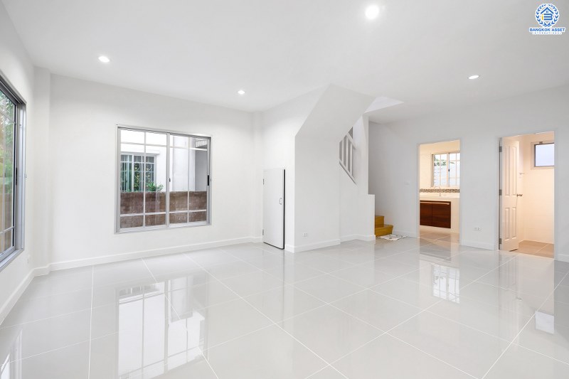 บ้านมือสองตกแต่งใหม่ จากแบรนด์ แสนสิริ ห้องมุม! โครงการ ธนาสิริ ปิ่นเกล้า-ราชพฤกษ์ กว้างขวางเทียบเท่าบ้านเดี่ยว เนื้อที่ 44.8 ตร.ว. 3 ห้องนอน 3 ห้องน้ำ 2 ที่จอดรถ บนทำเลติดถนนราชพฤกษ์ ใกล้วงเวียนพระราม5 ราคาพิเศษสุด!