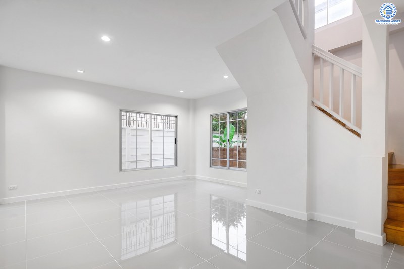 บ้านมือสองตกแต่งใหม่ จากแบรนด์ แสนสิริ ห้องมุม! โครงการ ธนาสิริ ปิ่นเกล้า-ราชพฤกษ์ กว้างขวางเทียบเท่าบ้านเดี่ยว เนื้อที่ 44.8 ตร.ว. 3 ห้องนอน 3 ห้องน้ำ 2 ที่จอดรถ บนทำเลติดถนนราชพฤกษ์ ใกล้วงเวียนพระราม5 ราคาพิเศษสุด!