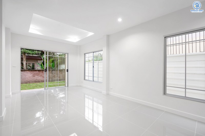 บ้านมือสองตกแต่งใหม่ จากแบรนด์ แสนสิริ ห้องมุม! โครงการ ธนาสิริ ปิ่นเกล้า-ราชพฤกษ์ กว้างขวางเทียบเท่าบ้านเดี่ยว เนื้อที่ 44.8 ตร.ว. 3 ห้องนอน 3 ห้องน้ำ 2 ที่จอดรถ บนทำเลติดถนนราชพฤกษ์ ใกล้วงเวียนพระราม5 ราคาพิเศษสุด!