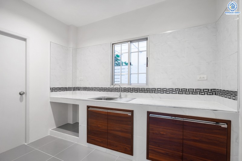 บ้านมือสองตกแต่งใหม่ จากแบรนด์ แสนสิริ ห้องมุม! โครงการ ธนาสิริ ปิ่นเกล้า-ราชพฤกษ์ กว้างขวางเทียบเท่าบ้านเดี่ยว เนื้อที่ 44.8 ตร.ว. 3 ห้องนอน 3 ห้องน้ำ 2 ที่จอดรถ บนทำเลติดถนนราชพฤกษ์ ใกล้วงเวียนพระราม5 ราคาพิเศษสุด!