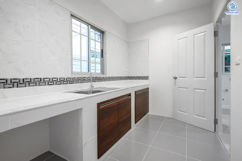 บ้านมือสองตกแต่งใหม่ จากแบรนด์ แสนสิริ ห้องมุม! โครงการ ธนาสิริ ปิ่นเกล้า-ราชพฤกษ์ กว้างขวางเทียบเท่าบ้านเดี่ยว เนื้อที่ 44.8 ตร.ว. 3 ห้องนอน 3 ห้องน้ำ 2 ที่จอดรถ บนทำเลติดถนนราชพฤกษ์ ใกล้วงเวียนพระราม5 ราคาพิเศษสุด!