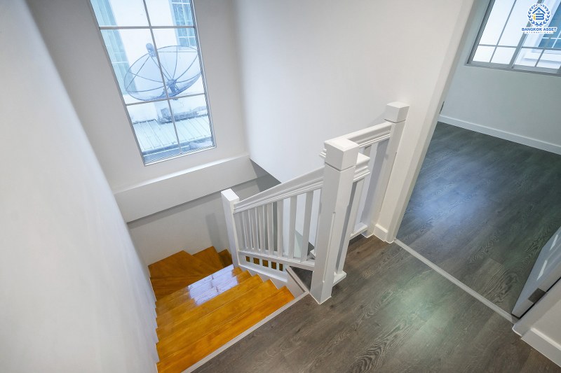 บ้านมือสองตกแต่งใหม่ จากแบรนด์ แสนสิริ ห้องมุม! โครงการ ธนาสิริ ปิ่นเกล้า-ราชพฤกษ์ กว้างขวางเทียบเท่าบ้านเดี่ยว เนื้อที่ 44.8 ตร.ว. 3 ห้องนอน 3 ห้องน้ำ 2 ที่จอดรถ บนทำเลติดถนนราชพฤกษ์ ใกล้วงเวียนพระราม5 ราคาพิเศษสุด!