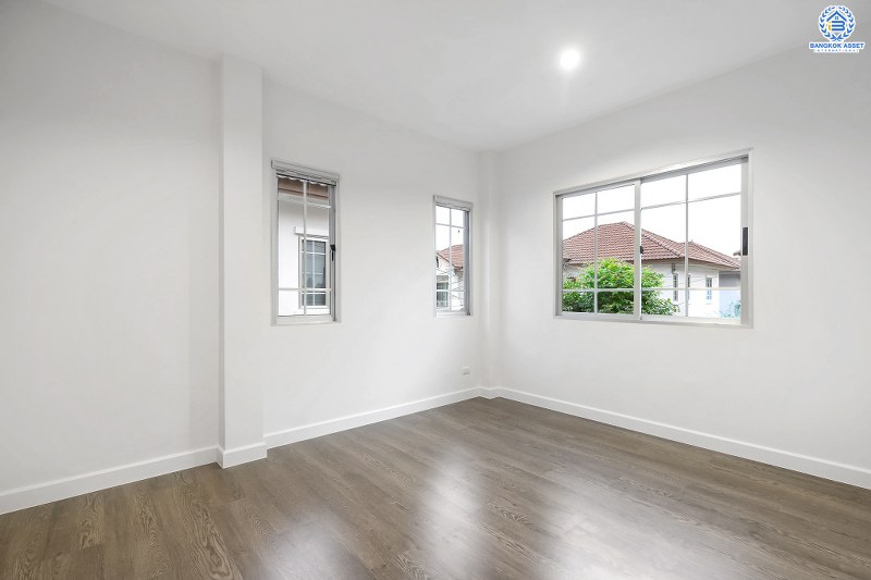 บ้านมือสองตกแต่งใหม่ จากแบรนด์ แสนสิริ ห้องมุม! โครงการ ธนาสิริ ปิ่นเกล้า-ราชพฤกษ์ กว้างขวางเทียบเท่าบ้านเดี่ยว เนื้อที่ 44.8 ตร.ว. 3 ห้องนอน 3 ห้องน้ำ 2 ที่จอดรถ บนทำเลติดถนนราชพฤกษ์ ใกล้วงเวียนพระราม5 ราคาพิเศษสุด!