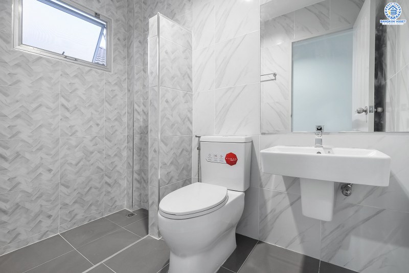 บ้านมือสองตกแต่งใหม่ จากแบรนด์ แสนสิริ ห้องมุม! โครงการ ธนาสิริ ปิ่นเกล้า-ราชพฤกษ์ กว้างขวางเทียบเท่าบ้านเดี่ยว เนื้อที่ 44.8 ตร.ว. 3 ห้องนอน 3 ห้องน้ำ 2 ที่จอดรถ บนทำเลติดถนนราชพฤกษ์ ใกล้วงเวียนพระราม5 ราคาพิเศษสุด!