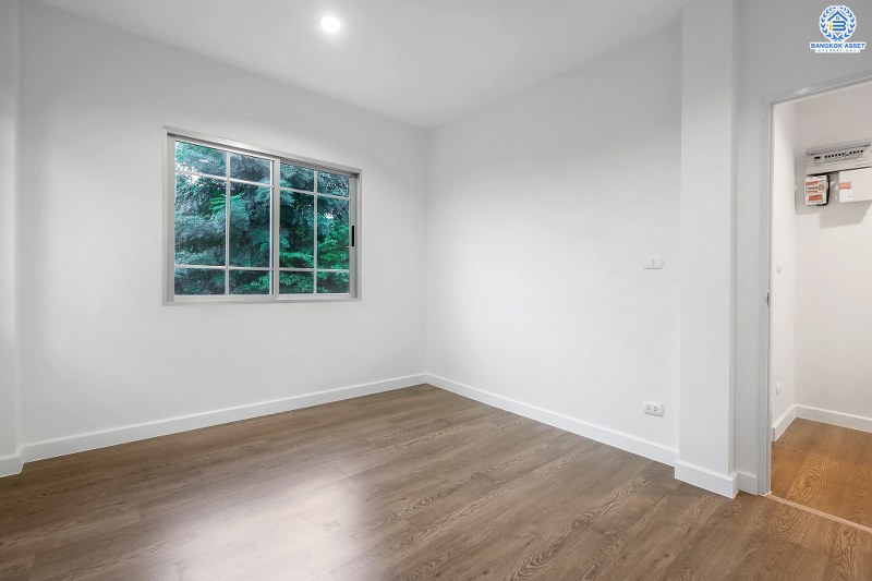 บ้านมือสองตกแต่งใหม่ จากแบรนด์ แสนสิริ ห้องมุม! โครงการ ธนาสิริ ปิ่นเกล้า-ราชพฤกษ์ กว้างขวางเทียบเท่าบ้านเดี่ยว เนื้อที่ 44.8 ตร.ว. 3 ห้องนอน 3 ห้องน้ำ 2 ที่จอดรถ บนทำเลติดถนนราชพฤกษ์ ใกล้วงเวียนพระราม5 ราคาพิเศษสุด!