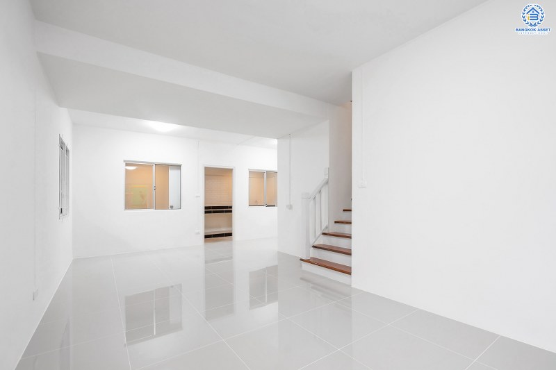 บ้านมือสองตกแต่งใหม่ แปลงมุม!! ราคาคุ้มมาก! ม.พฤกษา49/1 บางใหญ่-เซ็นทรัลเวสต์เกต บ้านตกแต่งจัดเต็ม พร้อมอยู่ ฟังก์ชั่นครบ ทั้งครัวเคาน์เตอร์ และที่จอดรถ เนื้อที่ 23.5 ตร.ว. 3 ห้องนอน 2 ห้องน้ำ บนทำเลเดินทางสะดวก ใกล้เซ็นทรัลเวสต์เกต และรถไฟฟ้า สถานีตลาดบางใหญ่...