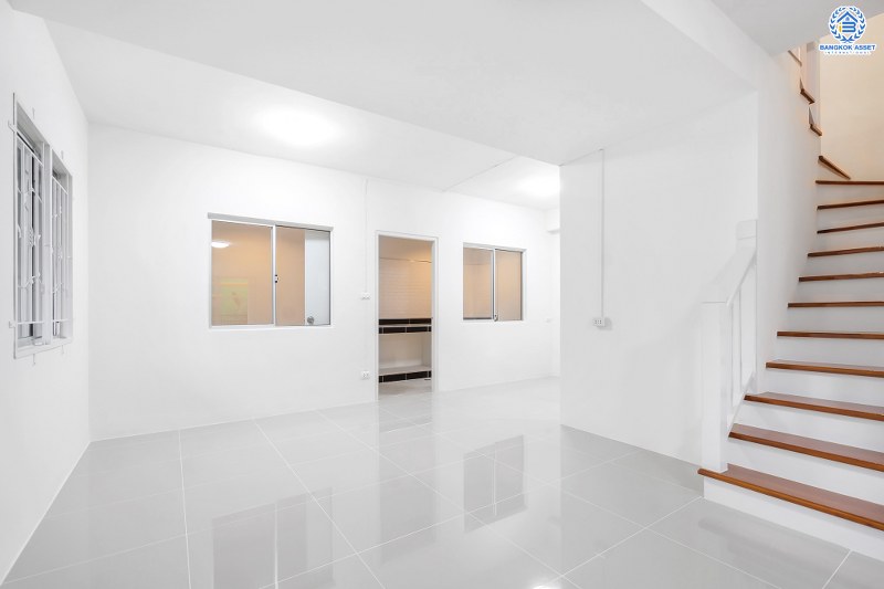 บ้านมือสองตกแต่งใหม่ แปลงมุม!! ราคาคุ้มมาก! ม.พฤกษา49/1 บางใหญ่-เซ็นทรัลเวสต์เกต บ้านตกแต่งจัดเต็ม พร้อมอยู่ ฟังก์ชั่นครบ ทั้งครัวเคาน์เตอร์ และที่จอดรถ เนื้อที่ 23.5 ตร.ว. 3 ห้องนอน 2 ห้องน้ำ บนทำเลเดินทางสะดวก ใกล้เซ็นทรัลเวสต์เกต และรถไฟฟ้า สถานีตลาดบางใหญ่...