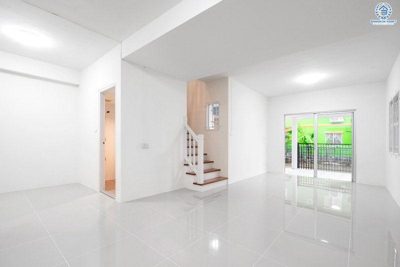 บ้านมือสองตกแต่งใหม่ แปลงมุม!! ราคาคุ้มมาก! ม.พฤกษา49/1 บางใหญ่-เซ็นทรัลเวสต์เกต บ้านตกแต่งจัดเต็ม พร้อมอยู่ ฟังก์ชั่นครบ ทั้งครัวเคาน์เตอร์ และที่จอดรถ เนื้อที่ 23.5 ตร.ว. 3 ห้องนอน 2 ห้องน้ำ บนทำเลเดินทางสะดวก ใกล้เซ็นทรัลเวสต์เกต และรถไฟฟ้า สถานีตลาดบางใหญ่...