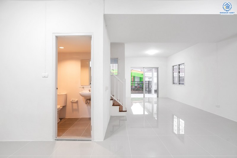 บ้านมือสองตกแต่งใหม่ แปลงมุม!! ราคาคุ้มมาก! ม.พฤกษา49/1 บางใหญ่-เซ็นทรัลเวสต์เกต บ้านตกแต่งจัดเต็ม พร้อมอยู่ ฟังก์ชั่นครบ ทั้งครัวเคาน์เตอร์ และที่จอดรถ เนื้อที่ 23.5 ตร.ว. 3 ห้องนอน 2 ห้องน้ำ บนทำเลเดินทางสะดวก ใกล้เซ็นทรัลเวสต์เกต และรถไฟฟ้า สถานีตลาดบางใหญ่...