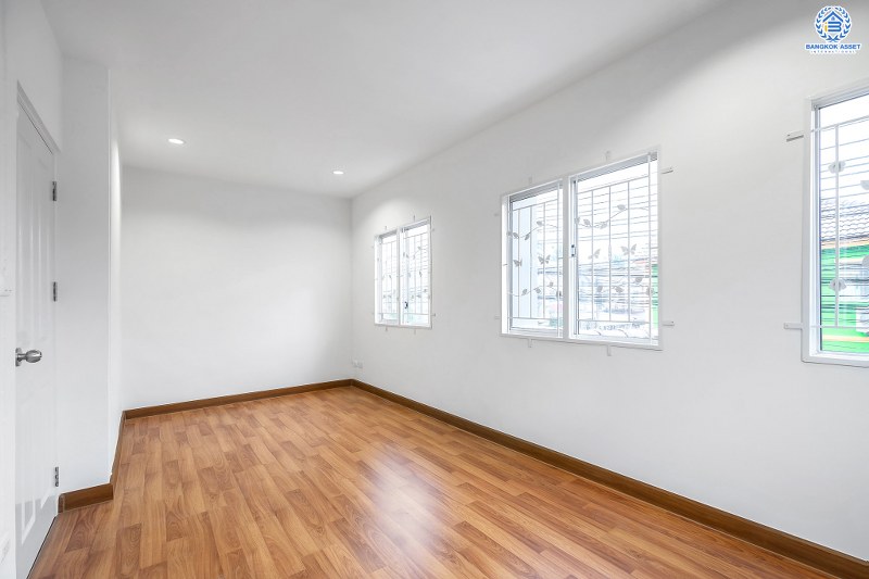 บ้านมือสองตกแต่งใหม่ แปลงมุม!! ราคาคุ้มมาก! ม.พฤกษา49/1 บางใหญ่-เซ็นทรัลเวสต์เกต บ้านตกแต่งจัดเต็ม พร้อมอยู่ ฟังก์ชั่นครบ ทั้งครัวเคาน์เตอร์ และที่จอดรถ เนื้อที่ 23.5 ตร.ว. 3 ห้องนอน 2 ห้องน้ำ บนทำเลเดินทางสะดวก ใกล้เซ็นทรัลเวสต์เกต และรถไฟฟ้า สถานีตลาดบางใหญ่...