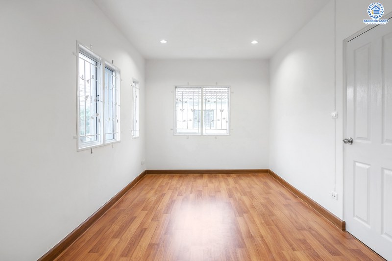 บ้านมือสองตกแต่งใหม่ แปลงมุม!! ราคาคุ้มมาก! ม.พฤกษา49/1 บางใหญ่-เซ็นทรัลเวสต์เกต บ้านตกแต่งจัดเต็ม พร้อมอยู่ ฟังก์ชั่นครบ ทั้งครัวเคาน์เตอร์ และที่จอดรถ เนื้อที่ 23.5 ตร.ว. 3 ห้องนอน 2 ห้องน้ำ บนทำเลเดินทางสะดวก ใกล้เซ็นทรัลเวสต์เกต และรถไฟฟ้า สถานีตลาดบางใหญ่...