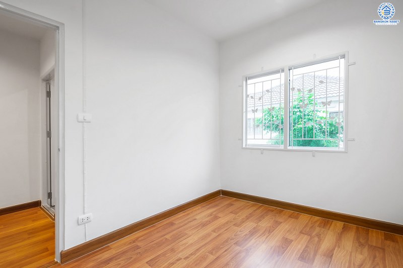 บ้านมือสองตกแต่งใหม่ แปลงมุม!! ราคาคุ้มมาก! ม.พฤกษา49/1 บางใหญ่-เซ็นทรัลเวสต์เกต บ้านตกแต่งจัดเต็ม พร้อมอยู่ ฟังก์ชั่นครบ ทั้งครัวเคาน์เตอร์ และที่จอดรถ เนื้อที่ 23.5 ตร.ว. 3 ห้องนอน 2 ห้องน้ำ บนทำเลเดินทางสะดวก ใกล้เซ็นทรัลเวสต์เกต และรถไฟฟ้า สถานีตลาดบางใหญ่...