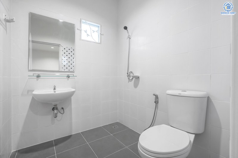 บ้านมือสองตกแต่งใหม่ แปลงมุม!! ราคาคุ้มมาก! ม.พฤกษา49/1 บางใหญ่-เซ็นทรัลเวสต์เกต บ้านตกแต่งจัดเต็ม พร้อมอยู่ ฟังก์ชั่นครบ ทั้งครัวเคาน์เตอร์ และที่จอดรถ เนื้อที่ 23.5 ตร.ว. 3 ห้องนอน 2 ห้องน้ำ บนทำเลเดินทางสะดวก ใกล้เซ็นทรัลเวสต์เกต และรถไฟฟ้า สถานีตลาดบางใหญ่...