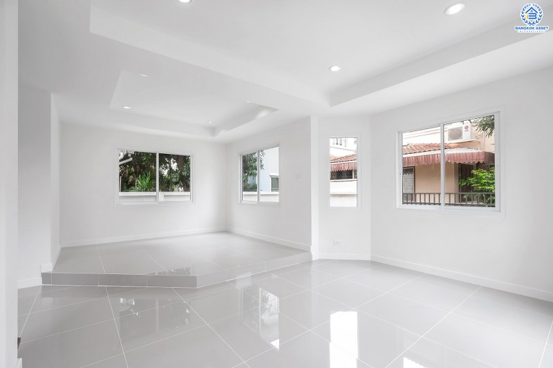 บ้านมือสองตกแต่งใหม่ จากแบรนด์ LH โครงการ ชัยพฤกษ์ บางใหญ่-เซ็นทรัลเวสต์เกต ตกแต่งสไตล์อบอุ่น เนื้อที่กว้าง 60 ตร.ว. ฟังก์ชั่น 3 ห้องนอน 2 ห้องน้ำ ครบทุกฟังก์ชั่น คัดสรรวัสดุเกรดคุณภาพ บนทำเลเดินทางสะดวก เพียง 5 นาทีจากสถานีคลองบางไผ่