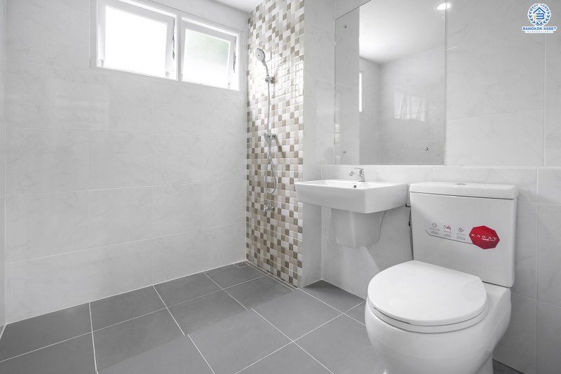 บ้านมือสองตกแต่งใหม่ จากแบรนด์ LH โครงการ ชัยพฤกษ์ บางใหญ่-เซ็นทรัลเวสต์เกต ตกแต่งสไตล์อบอุ่น เนื้อที่กว้าง 60 ตร.ว. ฟังก์ชั่น 3 ห้องนอน 2 ห้องน้ำ ครบทุกฟังก์ชั่น คัดสรรวัสดุเกรดคุณภาพ บนทำเลเดินทางสะดวก เพียง 5 นาทีจากสถานีคลองบางไผ่