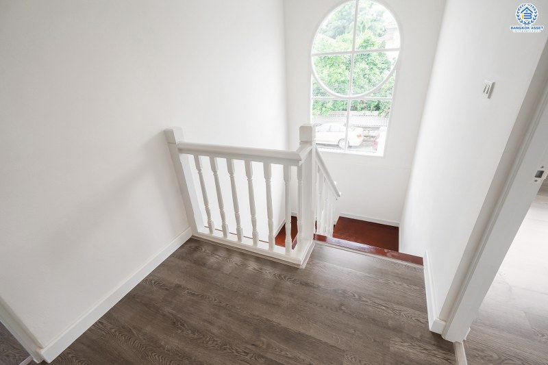 บ้านมือสองตกแต่งใหม่ จากแบรนด์ LH โครงการ ชัยพฤกษ์ บางใหญ่-เซ็นทรัลเวสต์เกต ตกแต่งสไตล์อบอุ่น เนื้อที่กว้าง 60 ตร.ว. ฟังก์ชั่น 3 ห้องนอน 2 ห้องน้ำ ครบทุกฟังก์ชั่น คัดสรรวัสดุเกรดคุณภาพ บนทำเลเดินทางสะดวก เพียง 5 นาทีจากสถานีคลองบางไผ่