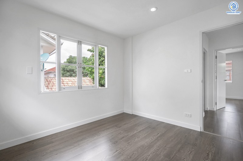 บ้านมือสองตกแต่งใหม่ จากแบรนด์ LH โครงการ ชัยพฤกษ์ บางใหญ่-เซ็นทรัลเวสต์เกต ตกแต่งสไตล์อบอุ่น เนื้อที่กว้าง 60 ตร.ว. ฟังก์ชั่น 3 ห้องนอน 2 ห้องน้ำ ครบทุกฟังก์ชั่น คัดสรรวัสดุเกรดคุณภาพ บนทำเลเดินทางสะดวก เพียง 5 นาทีจากสถานีคลองบางไผ่