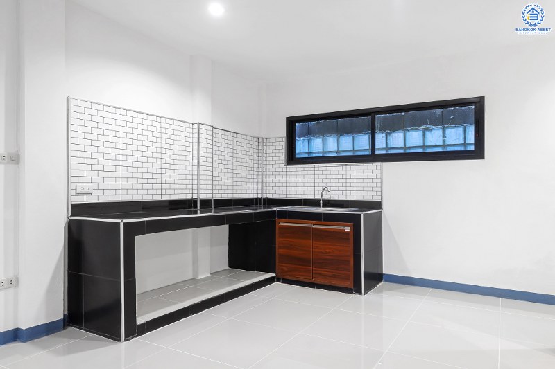 บ้านมือสองตกแต่งใหม่ ทำเลดี ราคาสุดคุ้ม! ม.ศิริวรรณ เพียง 700 เมตรจากถนนราชพฤกษ์ ใกล้ตลาดเจ้าพระยา หิ้วกระเป๋าพร้อมเข้าอยู่ได้ทันที  เนื้อที่ 17.8 ตร.ว. ฟังก์ชั่น 3 ห้องนอน 2 ห้องน้ำ จ่ายครั้งเดียวจบ ตอบครบทุกความต้องการ จองเลย!