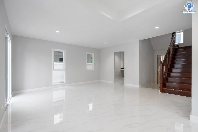 บ้านมือสองตกแต่งใหม่ ม.บุญโต แจ้งวัฒนะ เพียง 1 กม.จากจุดขึ้นทางด่วนศรีสมาน ใกล้เมืองทองธานี และเซ็นทรัลแจ้งวัฒนะ บ้านตกแต่งพร้อมอยู่ เนื้อที่ 56.2 ตร.ว. 3 ห้องนอน 3 ห้องน้ำ 2 ที่จอดรถ รองรับทุกครอบครัว ครบครันทุกฟังก์ชั่นการใช้งาน ราคาพิเศษสุด!