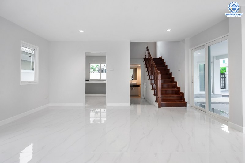 บ้านมือสองตกแต่งใหม่ ม.บุญโต แจ้งวัฒนะ เพียง 1 กม.จากจุดขึ้นทางด่วนศรีสมาน ใกล้เมืองทองธานี และเซ็นทรัลแจ้งวัฒนะ บ้านตกแต่งพร้อมอยู่ เนื้อที่ 56.2 ตร.ว. 3 ห้องนอน 3 ห้องน้ำ 2 ที่จอดรถ รองรับทุกครอบครัว ครบครันทุกฟังก์ชั่นการใช้งาน ราคาพิเศษสุด!