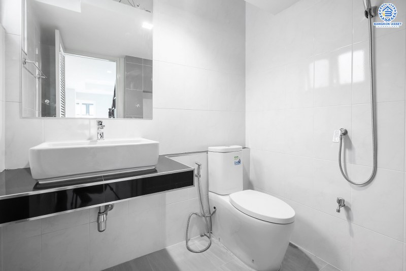 บ้านมือสองตกแต่งใหม่ ม.บุญโต แจ้งวัฒนะ เพียง 1 กม.จากจุดขึ้นทางด่วนศรีสมาน ใกล้เมืองทองธานี และเซ็นทรัลแจ้งวัฒนะ บ้านตกแต่งพร้อมอยู่ เนื้อที่ 56.2 ตร.ว. 3 ห้องนอน 3 ห้องน้ำ 2 ที่จอดรถ รองรับทุกครอบครัว ครบครันทุกฟังก์ชั่นการใช้งาน ราคาพิเศษสุด!