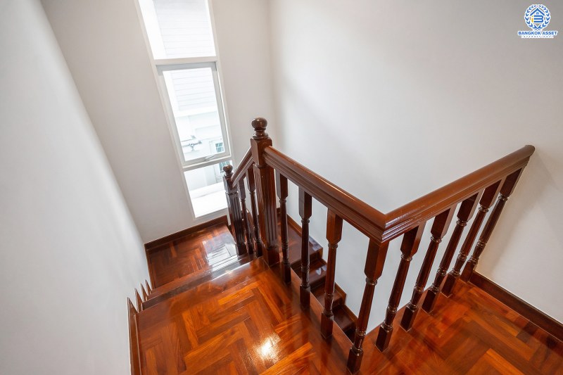 บ้านมือสองตกแต่งใหม่ ม.บุญโต แจ้งวัฒนะ เพียง 1 กม.จากจุดขึ้นทางด่วนศรีสมาน ใกล้เมืองทองธานี และเซ็นทรัลแจ้งวัฒนะ บ้านตกแต่งพร้อมอยู่ เนื้อที่ 56.2 ตร.ว. 3 ห้องนอน 3 ห้องน้ำ 2 ที่จอดรถ รองรับทุกครอบครัว ครบครันทุกฟังก์ชั่นการใช้งาน ราคาพิเศษสุด!