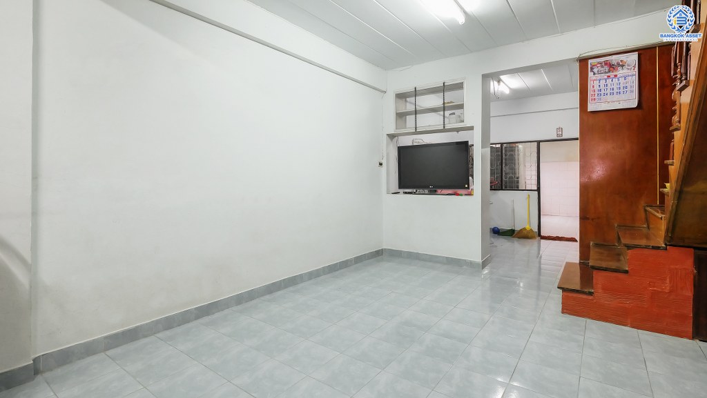 ทาวน์เฮ้าส์มือสอง ม.พระปิ่น 2 ติดถนนบรมราชชนนี (เนื้อที่ 21 ตร.ว.) บ้านพร้อมอยู่  ฟังก์ชั่น 2 ห้องนอน 2 ห้องน้ำ บนทำเลสุดสะดวก เข้า-ออกได้ 2 เส้นทาง พร้อมเชื่อมถนนหลายหลัก หลายสาย *เพียง 15 นาทีถึงเซ็นทรัลปิ่นเกล้า ใกล้มหาวิทยาลัยมหิดล และจุดขึ้นทางด่วน "ศรีรัช" คุ้มค่า! ราคาไม่แพง