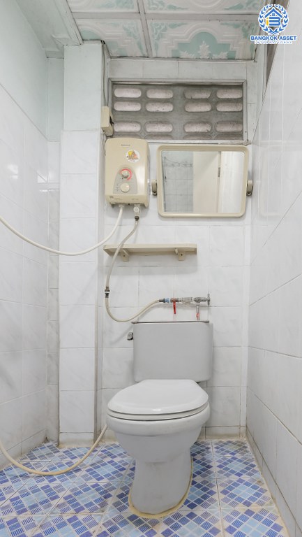 ทาวน์เฮ้าส์มือสอง ม.พระปิ่น 2 ติดถนนบรมราชชนนี (เนื้อที่ 21 ตร.ว.) บ้านพร้อมอยู่  ฟังก์ชั่น 2 ห้องนอน 2 ห้องน้ำ บนทำเลสุดสะดวก เข้า-ออกได้ 2 เส้นทาง พร้อมเชื่อมถนนหลายหลัก หลายสาย *เพียง 15 นาทีถึงเซ็นทรัลปิ่นเกล้า ใกล้มหาวิทยาลัยมหิดล และจุดขึ้นทางด่วน "ศรีรัช" คุ้มค่า! ราคาไม่แพง