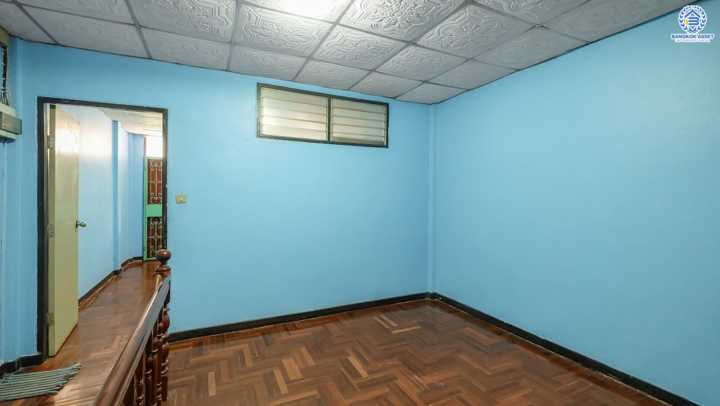 ทาวน์เฮ้าส์มือสอง ม.พระปิ่น 2 ติดถนนบรมราชชนนี (เนื้อที่ 21 ตร.ว.) บ้านพร้อมอยู่  ฟังก์ชั่น 2 ห้องนอน 2 ห้องน้ำ บนทำเลสุดสะดวก เข้า-ออกได้ 2 เส้นทาง พร้อมเชื่อมถนนหลายหลัก หลายสาย *เพียง 15 นาทีถึงเซ็นทรัลปิ่นเกล้า ใกล้มหาวิทยาลัยมหิดล และจุดขึ้นทางด่วน "ศรีรัช" คุ้มค่า! ราคาไม่แพง