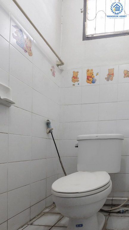 ทาวน์เฮ้าส์มือสอง ม.พระปิ่น 2 ติดถนนบรมราชชนนี (เนื้อที่ 21 ตร.ว.) บ้านพร้อมอยู่  ฟังก์ชั่น 2 ห้องนอน 2 ห้องน้ำ บนทำเลสุดสะดวก เข้า-ออกได้ 2 เส้นทาง พร้อมเชื่อมถนนหลายหลัก หลายสาย *เพียง 15 นาทีถึงเซ็นทรัลปิ่นเกล้า ใกล้มหาวิทยาลัยมหิดล และจุดขึ้นทางด่วน "ศรีรัช" คุ้มค่า! ราคาไม่แพง