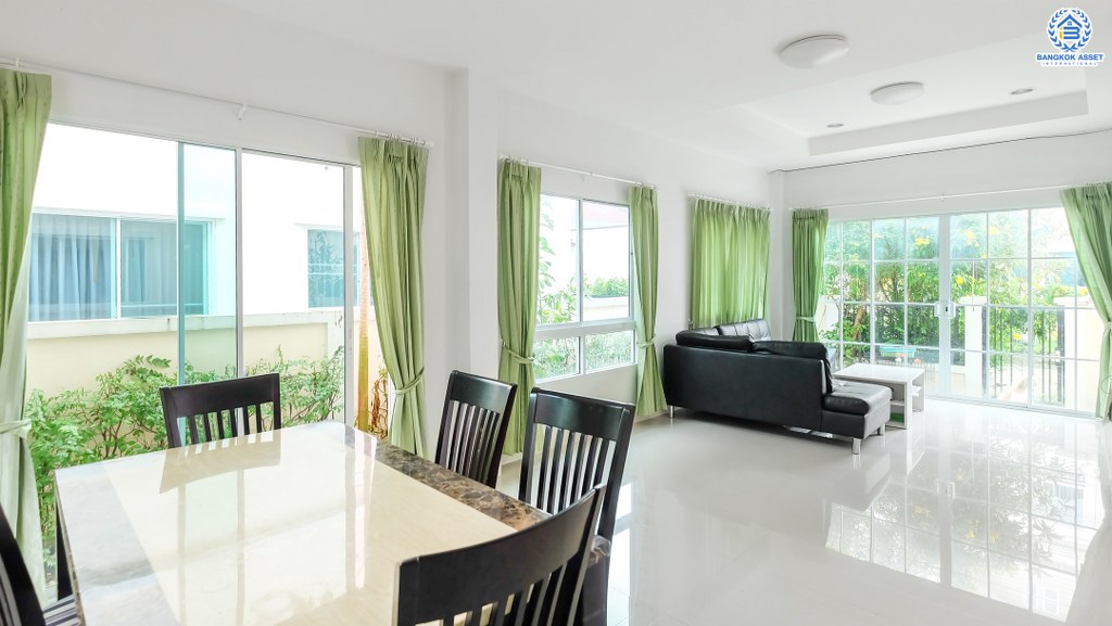 บ้านแฝดมือสองนนทบุรี ราคาถูกที่สุดในโครงการ* ม.นนทรีฟลอร่า กาญจนาภิเษก เนื้อที่ 35.8 ตร.ว. ฟังก์ชั่น 3 ห้องนอน 3 ห้องน้ำ ส่วนกลางครบครัน ตอบโจทย์ทุกครอบครัว บนทำเลเดินทางสะดวก ใกล้เซ็นทรัลศาลายา และจุดขึ้นทางด่วนศรีรัช สุดคุ้ม! อายุบ้านเพียง 3 ปีเท่านั้น