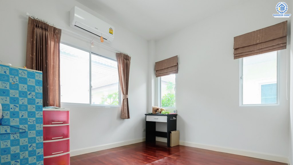 บ้านแฝดมือสองนนทบุรี ราคาถูกที่สุดในโครงการ* ม.นนทรีฟลอร่า กาญจนาภิเษก เนื้อที่ 35.8 ตร.ว. ฟังก์ชั่น 3 ห้องนอน 3 ห้องน้ำ ส่วนกลางครบครัน ตอบโจทย์ทุกครอบครัว บนทำเลเดินทางสะดวก ใกล้เซ็นทรัลศาลายา และจุดขึ้นทางด่วนศรีรัช สุดคุ้ม! อายุบ้านเพียง 3 ปีเท่านั้น