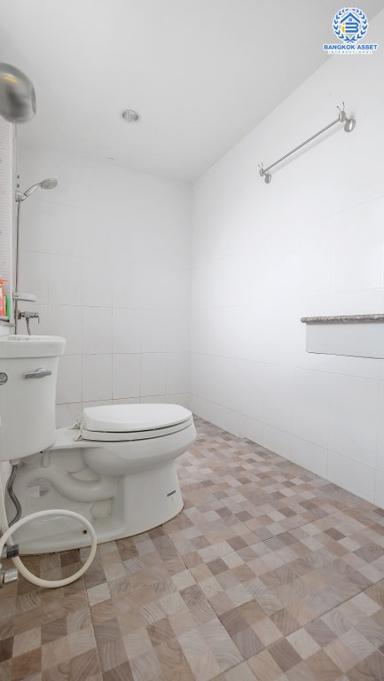 บ้านแฝดมือสองนนทบุรี ราคาถูกที่สุดในโครงการ* ม.นนทรีฟลอร่า กาญจนาภิเษก เนื้อที่ 35.8 ตร.ว. ฟังก์ชั่น 3 ห้องนอน 3 ห้องน้ำ ส่วนกลางครบครัน ตอบโจทย์ทุกครอบครัว บนทำเลเดินทางสะดวก ใกล้เซ็นทรัลศาลายา และจุดขึ้นทางด่วนศรีรัช สุดคุ้ม! อายุบ้านเพียง 3 ปีเท่านั้น