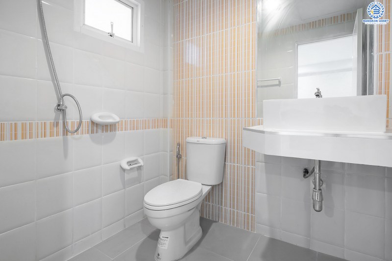 บ้านมือสองตกแต่งใหม่ โครงการ นวนิช แจ้งวัฒนะ ตกแต่งพร้อมอยู่ เนื้อที่ 20.3 ตร.ว. ฟังก์ชั่น 3 ห้องนอน 3 ห้องน้ำ พร้อมห้องพักผ่อนชั้นสอง พื้นที่ใช้สอยเยอะ บนทำเลย่านแจ้งวัฒนะ ใกล้เซ็นทรัลฯ เมืองทอง และทางด่วนแจ้งวัฒนะ ราคาหายากในย่านนี้ เพียง 3 ล้านต้นๆ เท่านั้น!