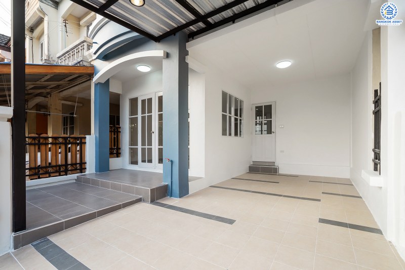 บ้านมือสองตกแต่งใหม่ แบรนด์LH ม.บุศรินทร์ วงแหวน (บ้านกล้วย-ไทรน้อย) หลังใหญ่พร้อมอยู่ เนื้อที่ 21 ตร.ว. ฟังก์ชั่นครบครัน! 3 ห้องนอน 2 ห้องน้ำ ตอบโจทย์ทุกการอยู่อาศัย บนทำเลคุณภาพ! ใกล้เซ็นทรัลเวสต์เกต และ รถไฟฟ้าสถานี "คลองบางไผ่"