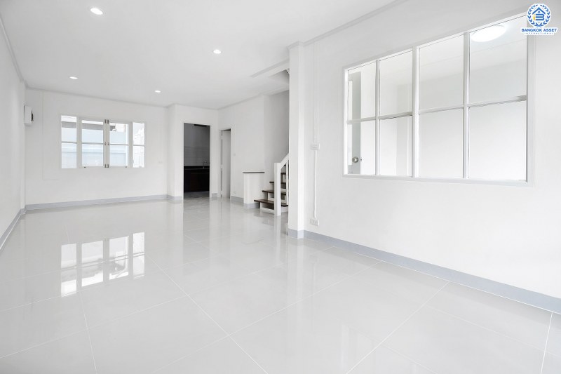 บ้านมือสองตกแต่งใหม่ แบรนด์LH ม.บุศรินทร์ วงแหวน (บ้านกล้วย-ไทรน้อย) หลังใหญ่พร้อมอยู่ เนื้อที่ 21 ตร.ว. ฟังก์ชั่นครบครัน! 3 ห้องนอน 2 ห้องน้ำ ตอบโจทย์ทุกการอยู่อาศัย บนทำเลคุณภาพ! ใกล้เซ็นทรัลเวสต์เกต และ รถไฟฟ้าสถานี "คลองบางไผ่"