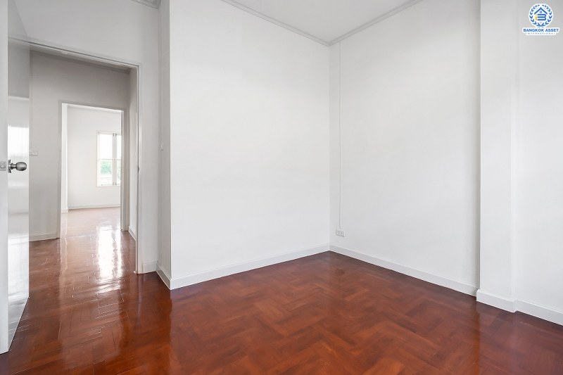 บ้านมือสองตกแต่งใหม่ แบรนด์LH ม.บุศรินทร์ วงแหวน (บ้านกล้วย-ไทรน้อย) หลังใหญ่พร้อมอยู่ เนื้อที่ 21 ตร.ว. ฟังก์ชั่นครบครัน! 3 ห้องนอน 2 ห้องน้ำ ตอบโจทย์ทุกการอยู่อาศัย บนทำเลคุณภาพ! ใกล้เซ็นทรัลเวสต์เกต และ รถไฟฟ้าสถานี "คลองบางไผ่"