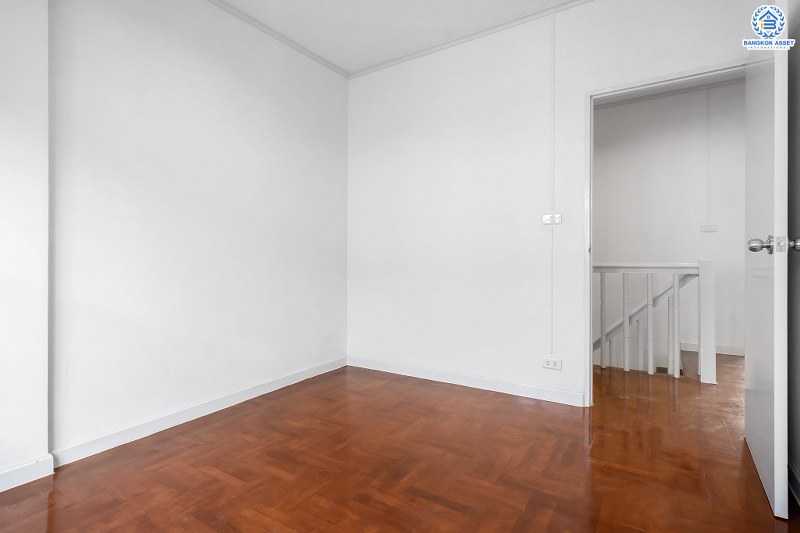 บ้านมือสองตกแต่งใหม่ แบรนด์LH ม.บุศรินทร์ วงแหวน (บ้านกล้วย-ไทรน้อย) หลังใหญ่พร้อมอยู่ เนื้อที่ 21 ตร.ว. ฟังก์ชั่นครบครัน! 3 ห้องนอน 2 ห้องน้ำ ตอบโจทย์ทุกการอยู่อาศัย บนทำเลคุณภาพ! ใกล้เซ็นทรัลเวสต์เกต และ รถไฟฟ้าสถานี "คลองบางไผ่"